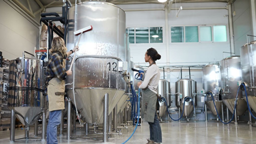 How Do Beer Serving Tanks Enhance the Quality of Craft Brews?