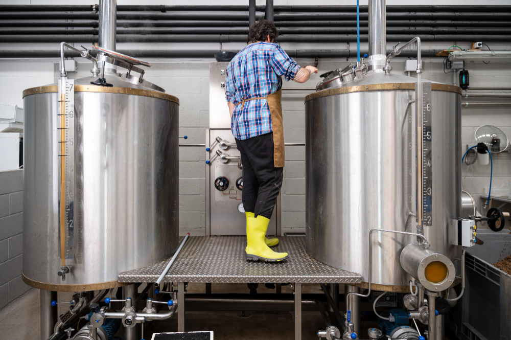 The Essential Guide to 100-Gallon Fermentation Tanks: Brewing Better Beverages